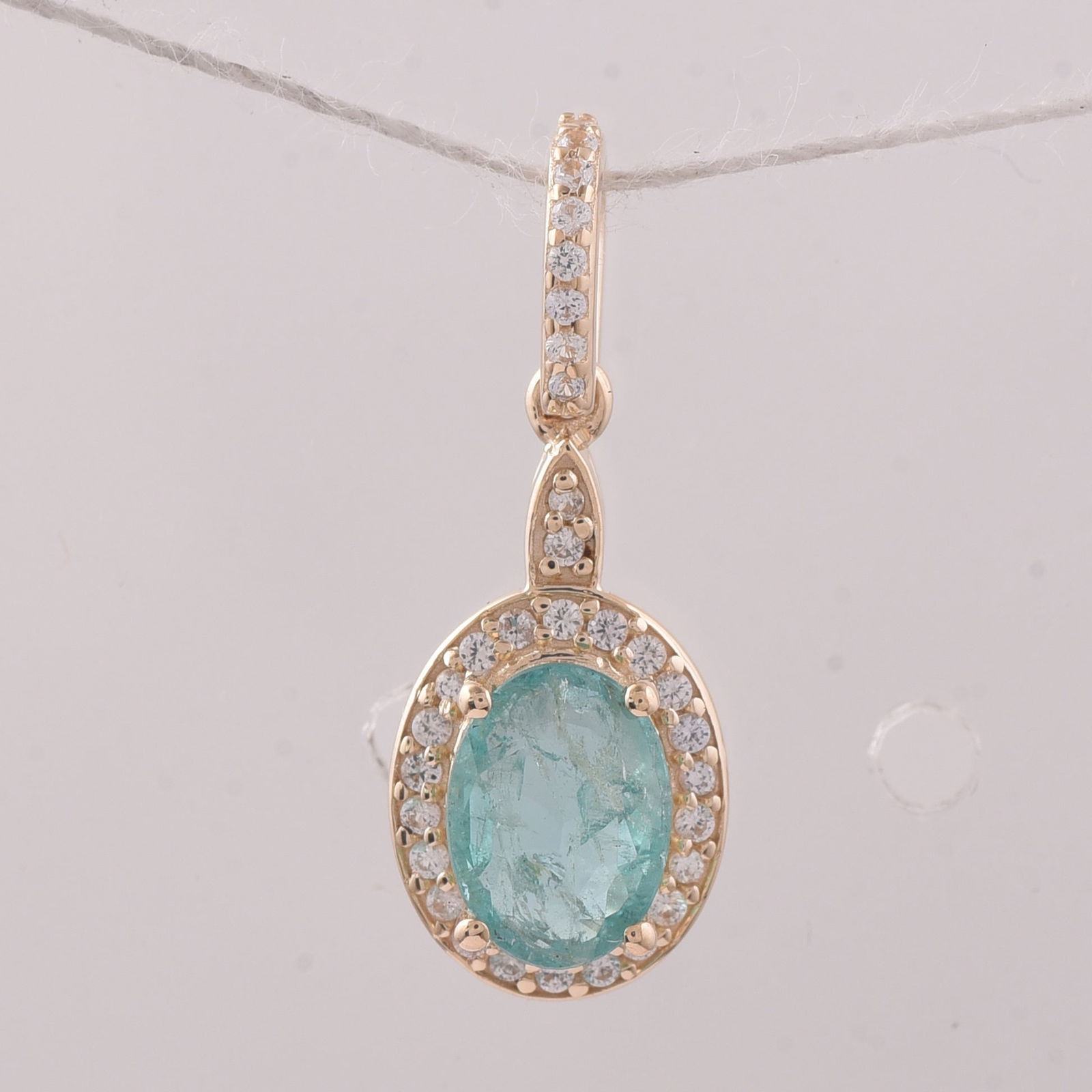 0.91 Ct Oval Emerald 9K Gold Pendant (1 of 5)