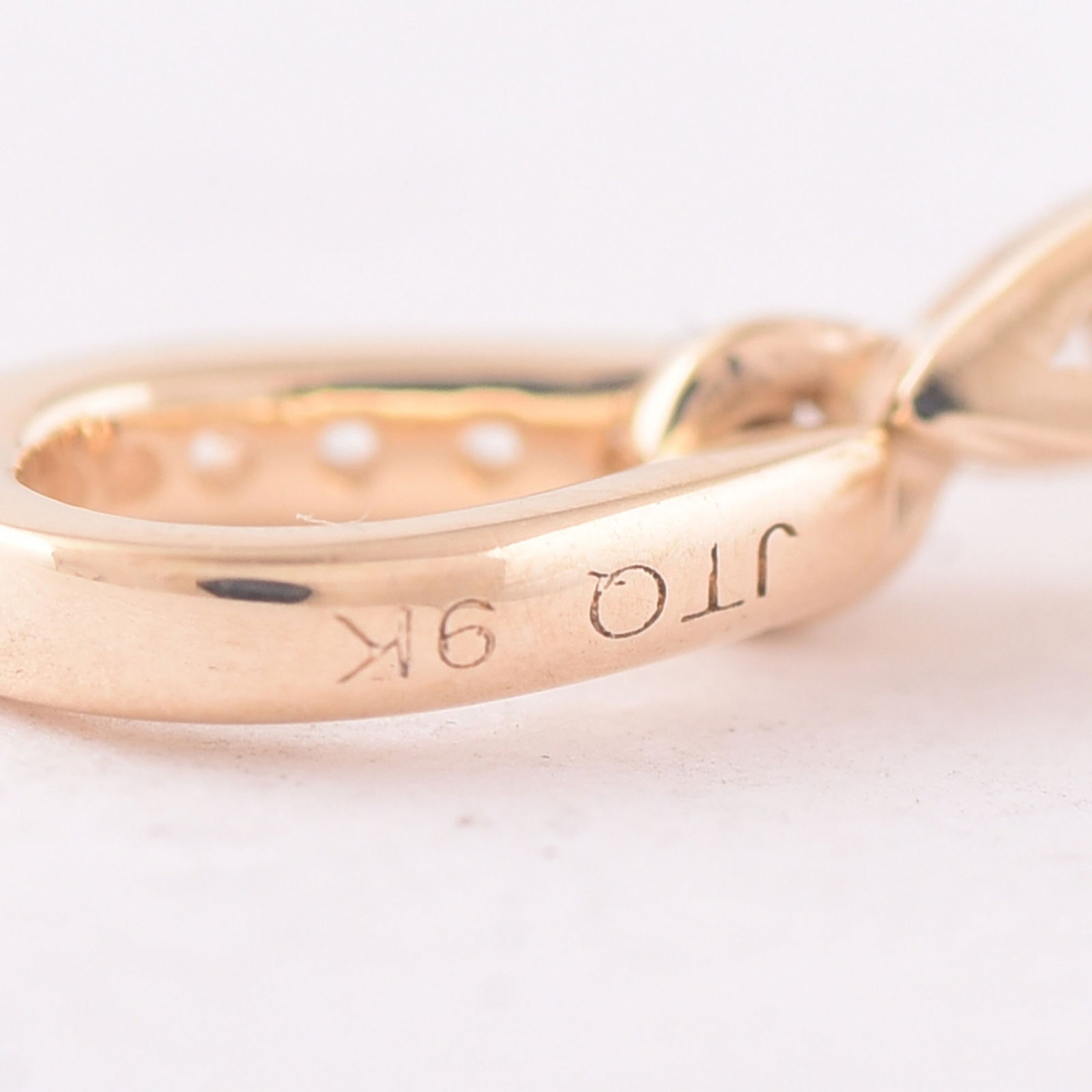 0.91 Ct Oval Emerald 9K Gold Pendant - 5