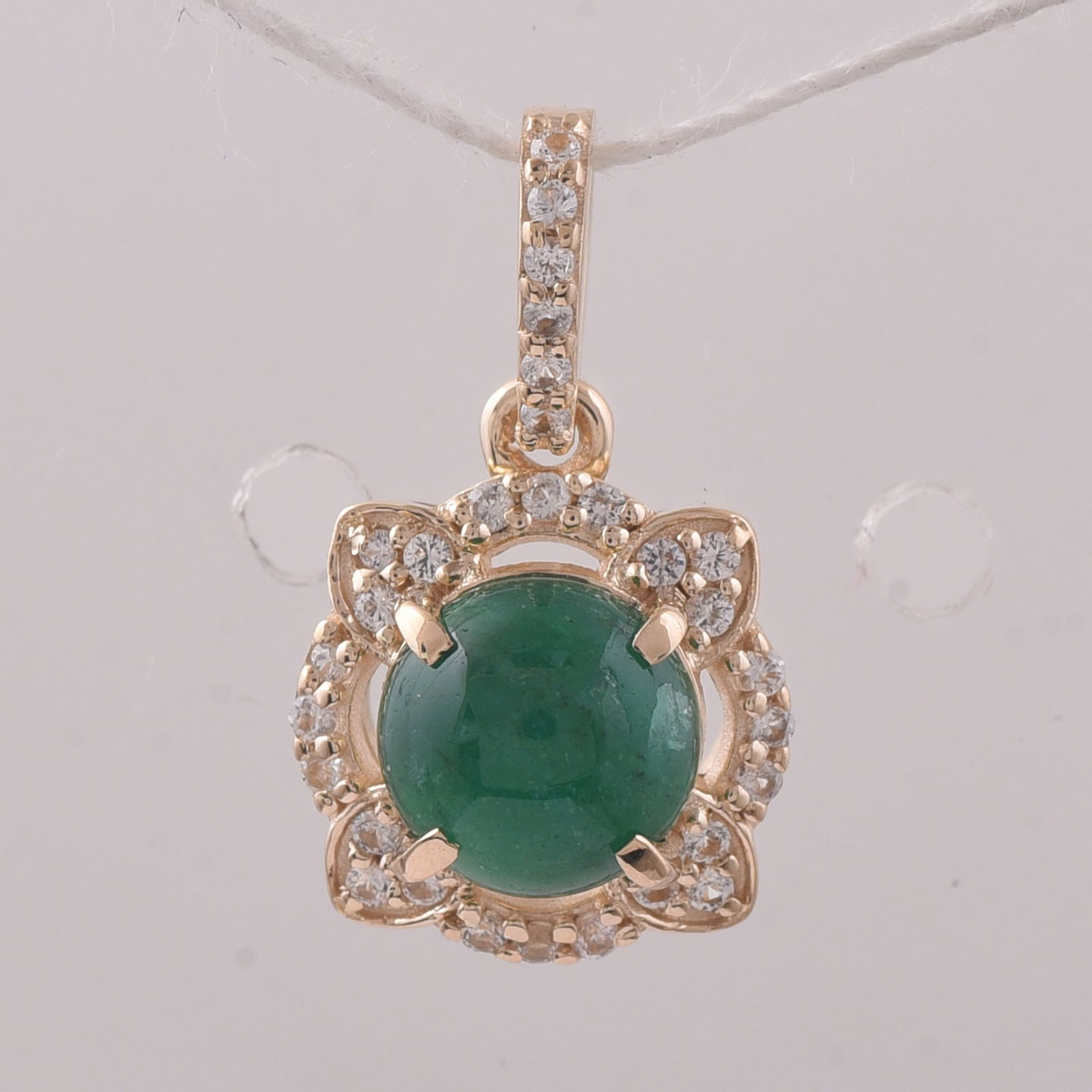 1.07 Ct Round Emerald 9K Gold Pendant (1 of 5)