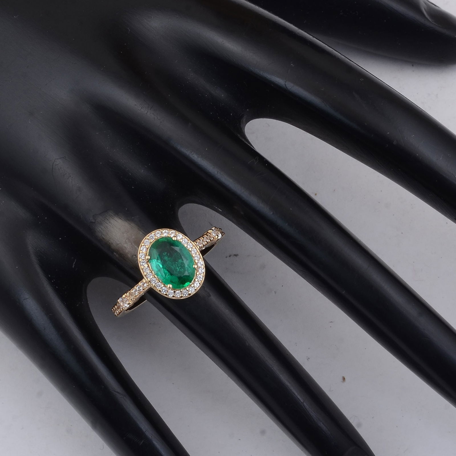 1.08 Ct Oval Emerald 9K Gold Ring - 2