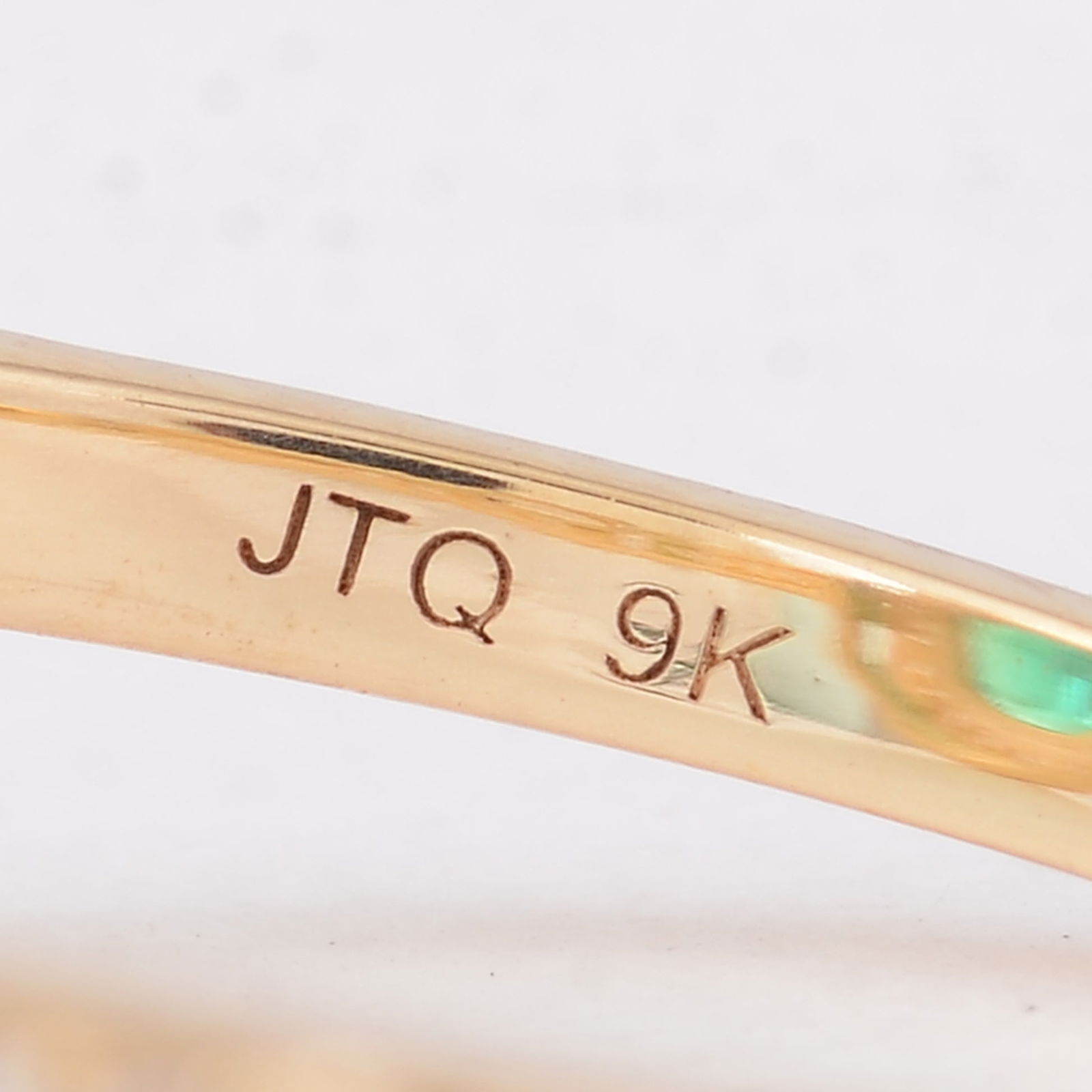 1.08 Ct Oval Emerald 9K Gold Ring - 5
