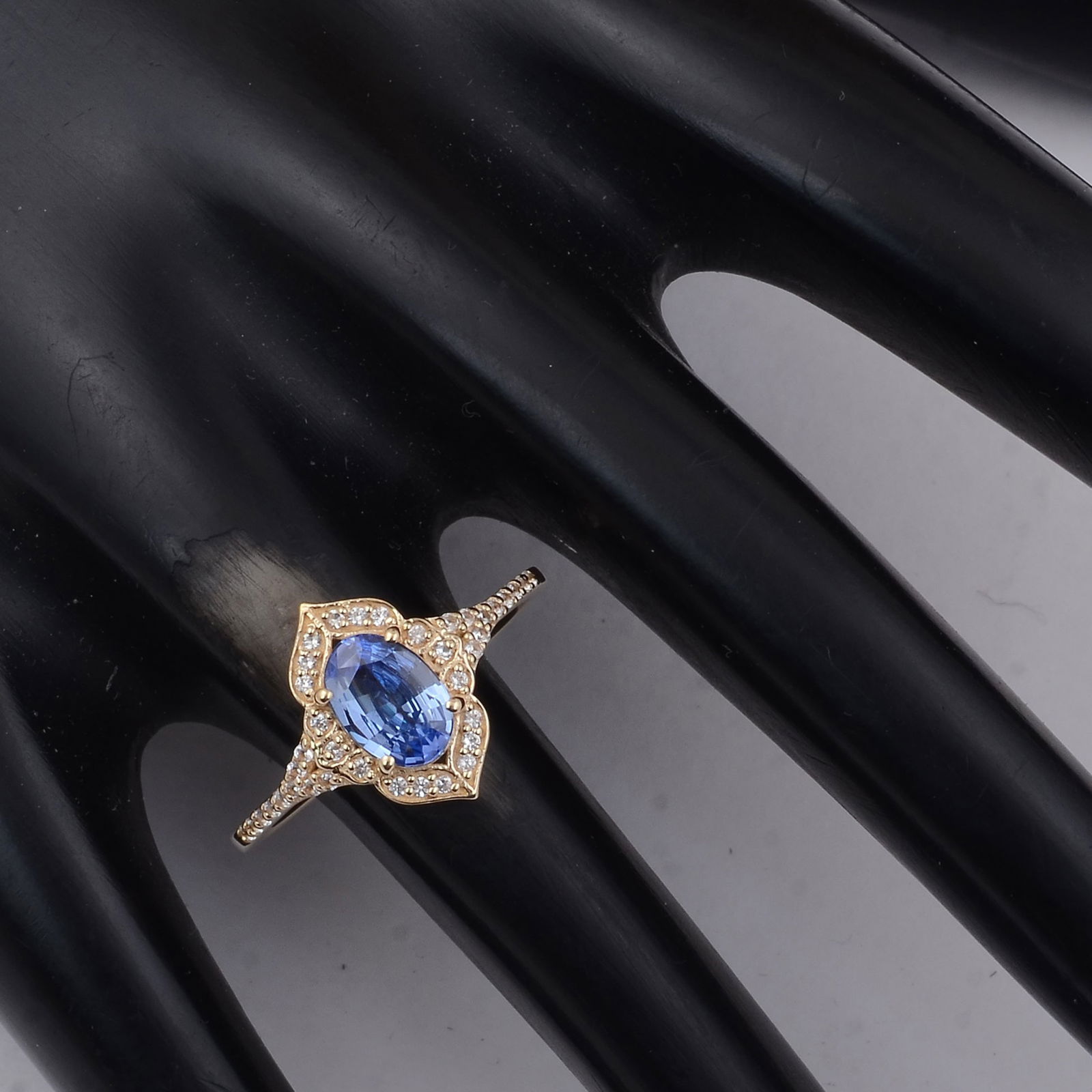 1.13 Ct Oval Sapphire 9K Gold Ring - 2