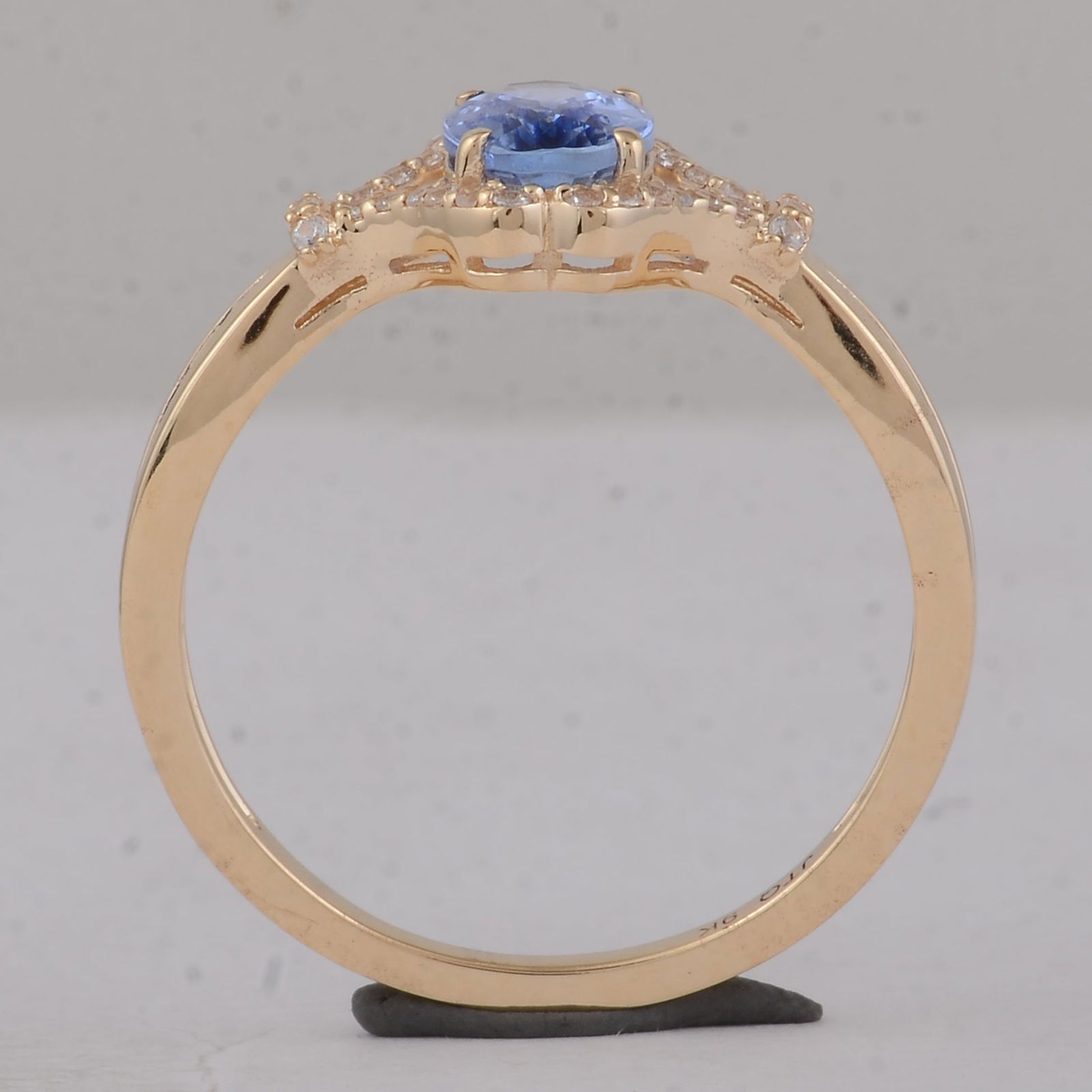 1.16 Ct Oval Sapphire 9K Gold Ring - 4