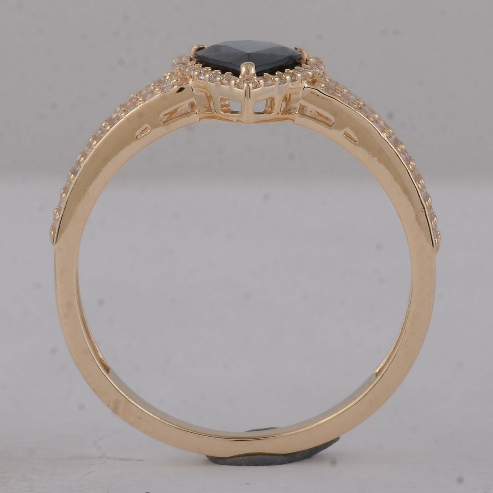 1.23 Ct Pear Sapphire 9K Gold Ring - 4