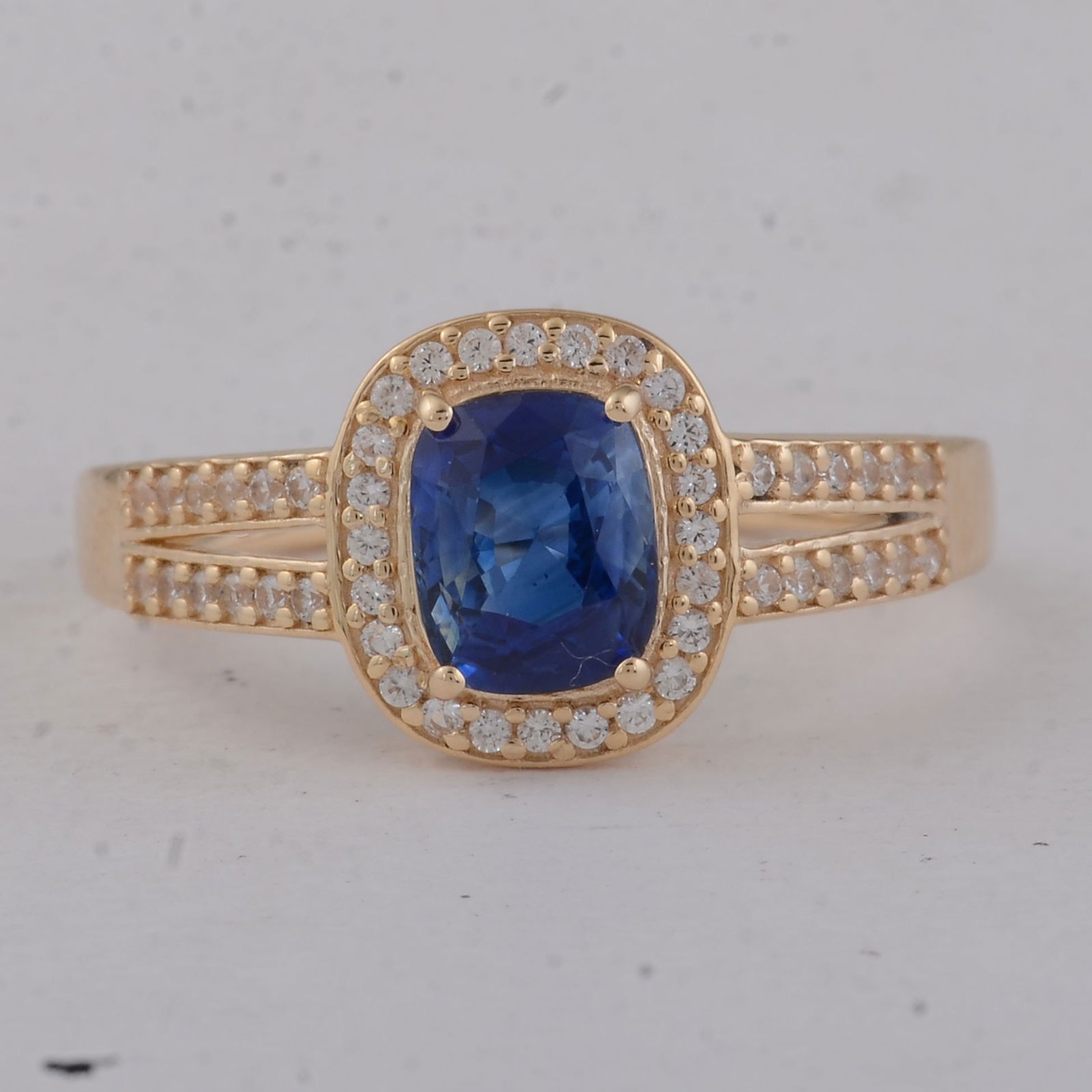 1.27 Ct Cushion Sapphire 9K Gold Ring (1 of 5)