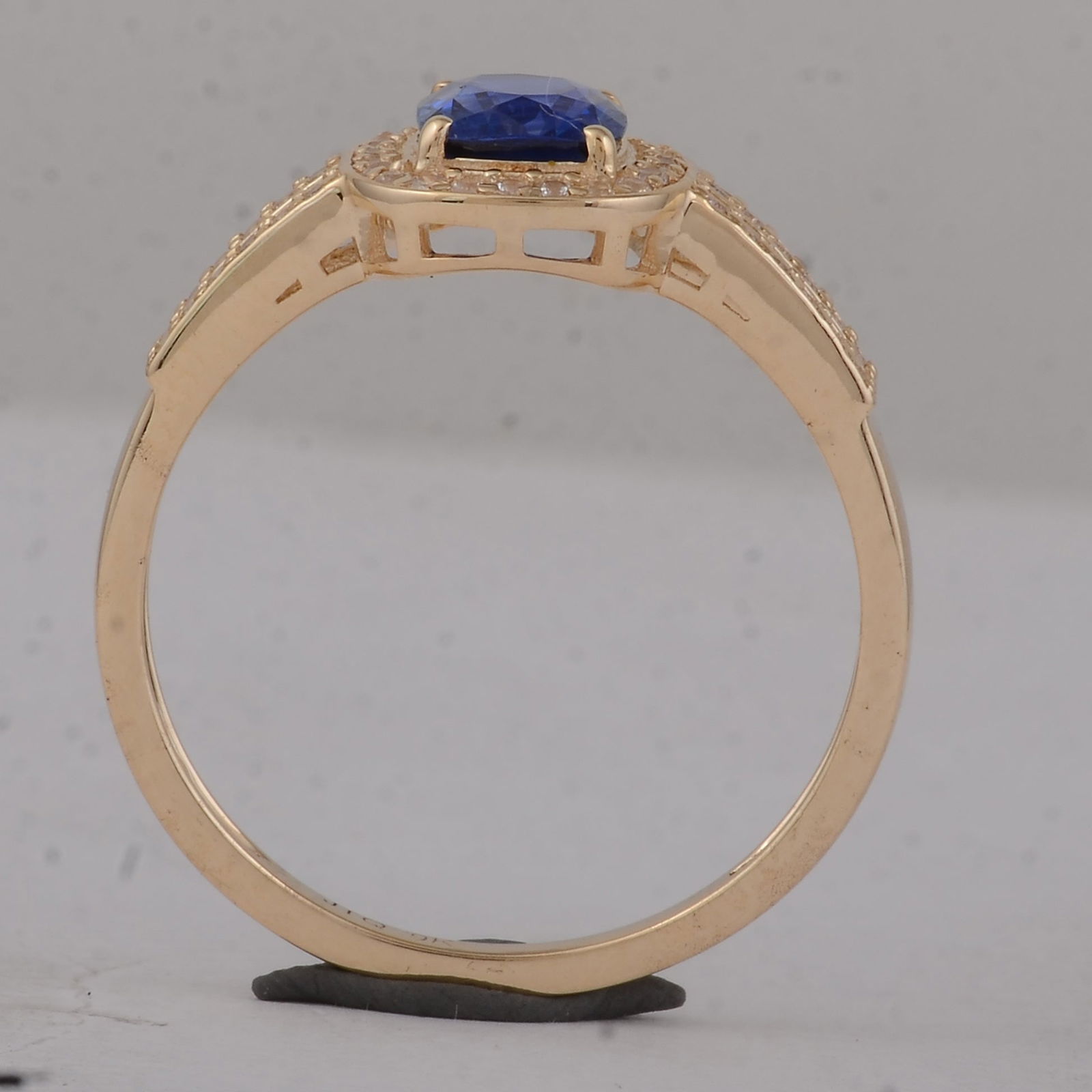 1.27 Ct Cushion Sapphire 9K Gold Ring - 4