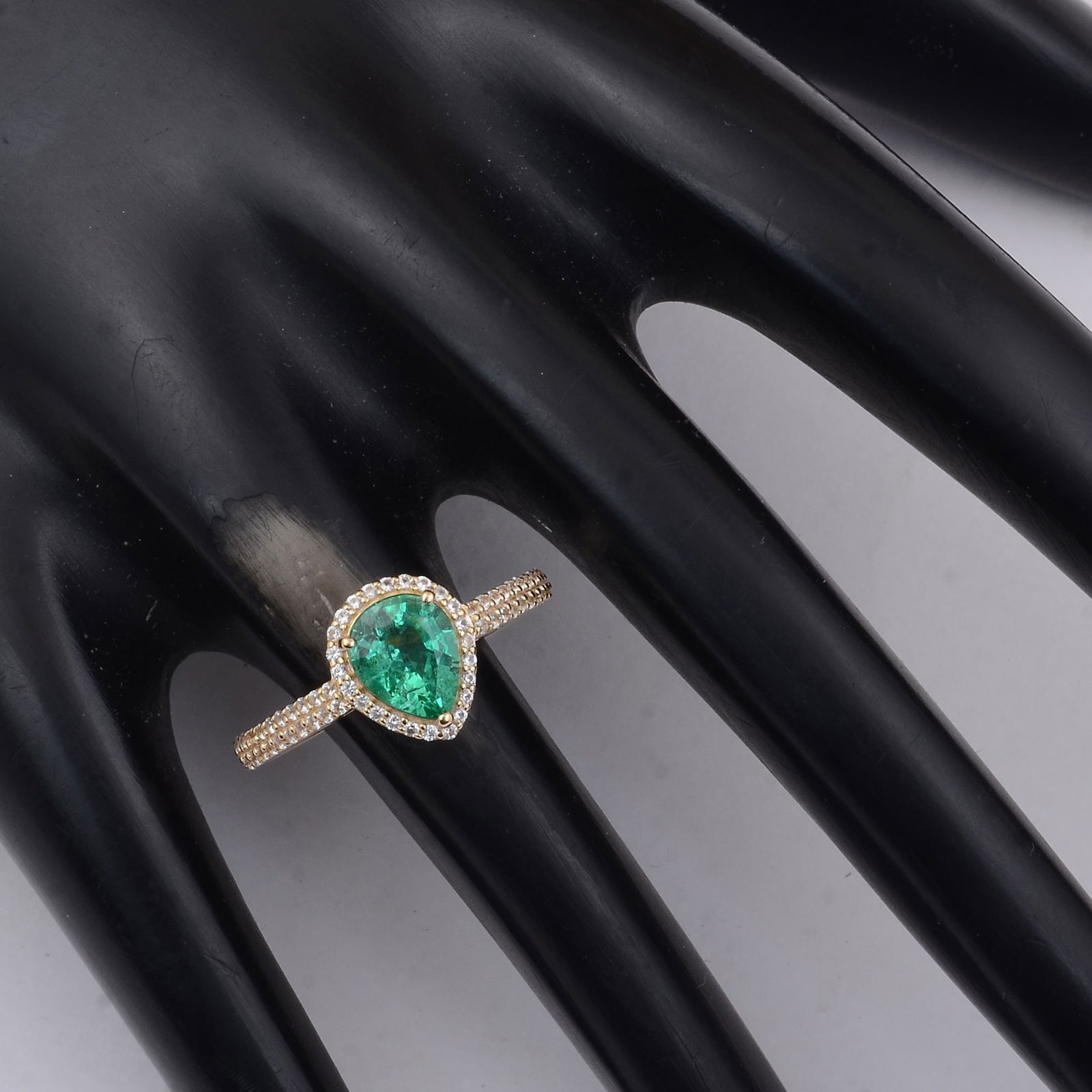 1.33 Ct Pear Emerald 9K Gold Ring - 2