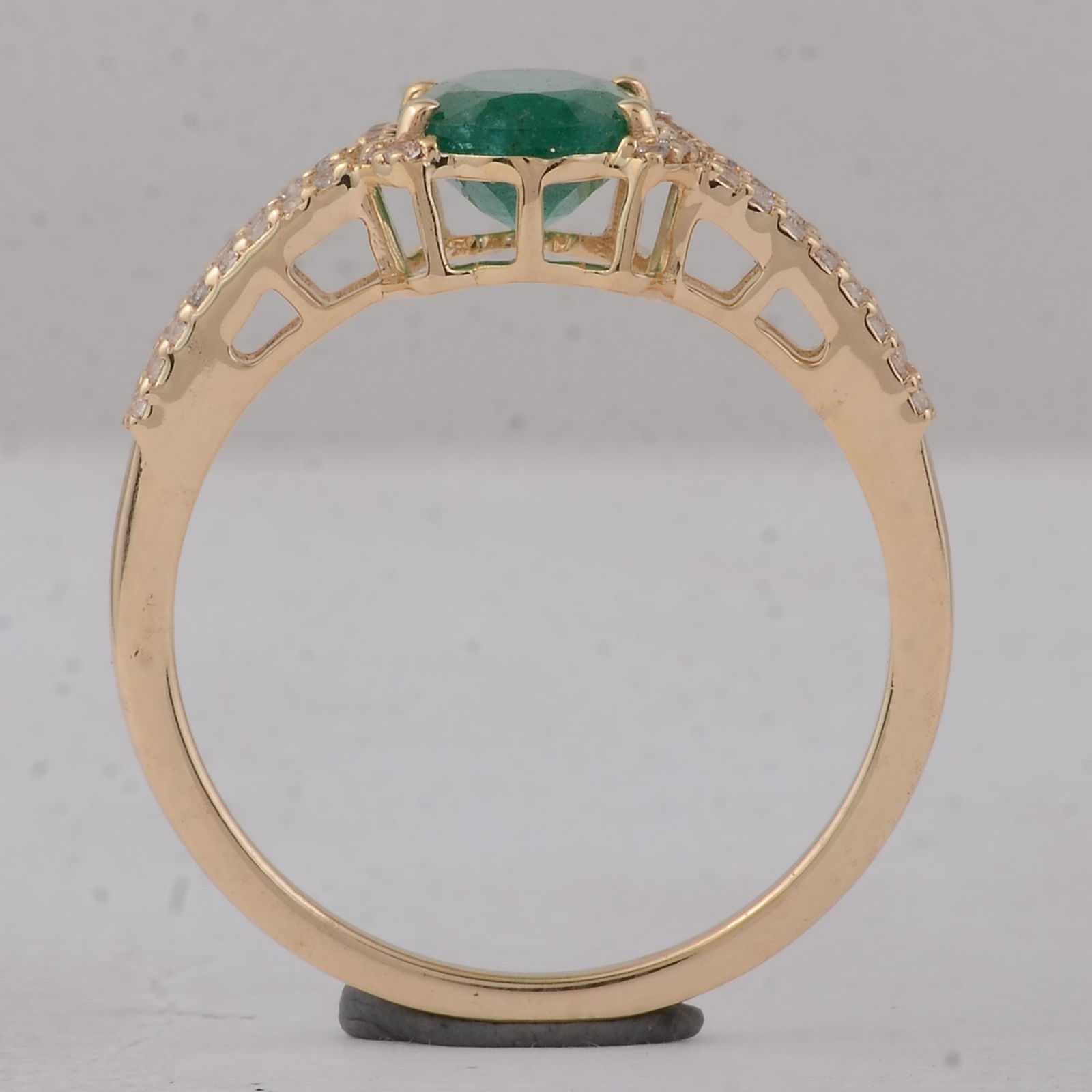1.39 Ct Oval Emerald 9K Gold Ring - 4