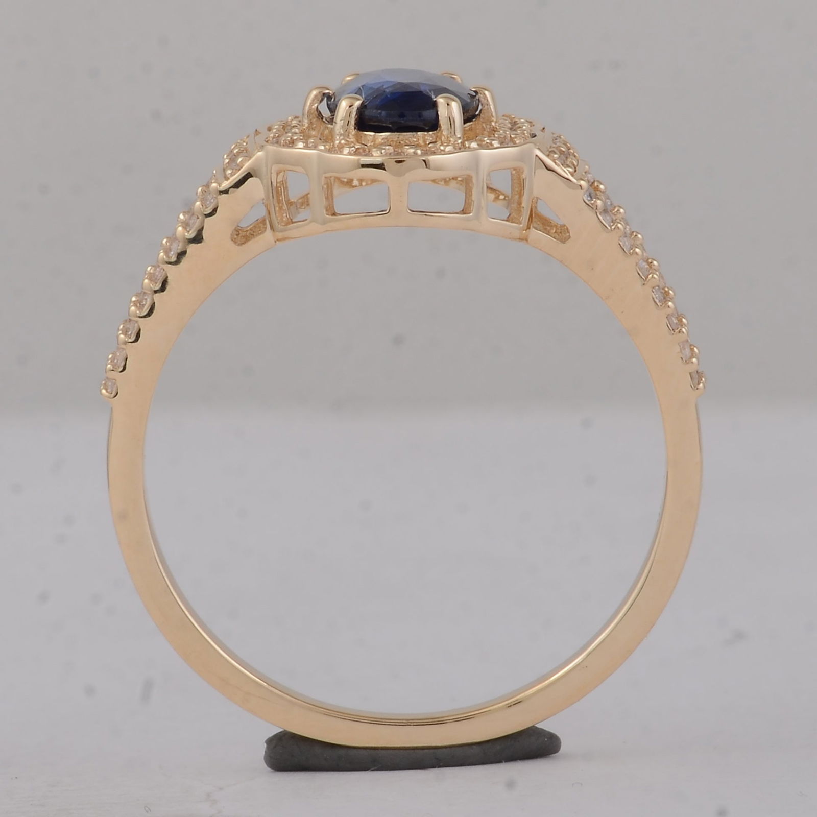 1.42 Ct Oval Sapphire 9K Gold Ring - 4