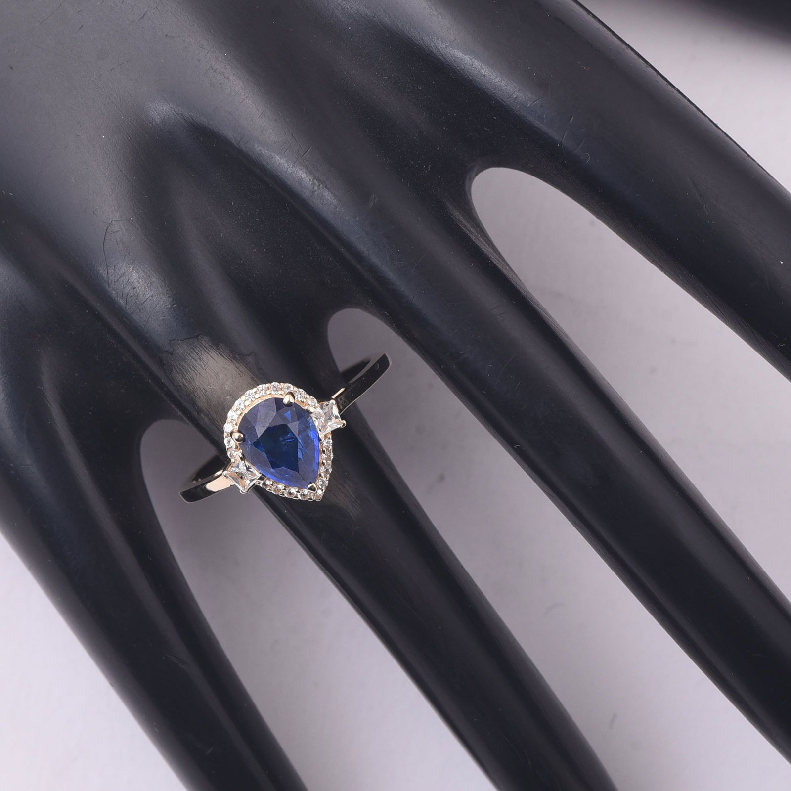 1.42 Ct Pear Sapphire 9K Gold Ring - 2