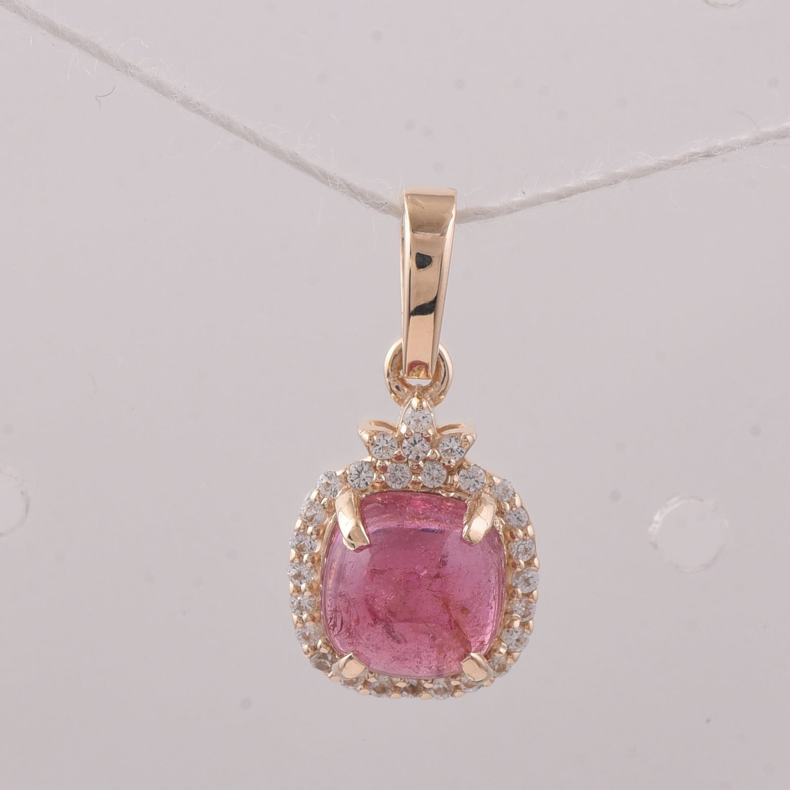 1.44 Ct Cushion Tourmaline 9K Gold Pendant: 1.44 Total Carat Tourmaline 9K Gold Pendant Specifications - Total Weight 0.948 g - Center Gemstone Tourmaline - Gemstone Carat Weight 1.32 Carats - Gemstone Measurements 6X6 mm - Additional