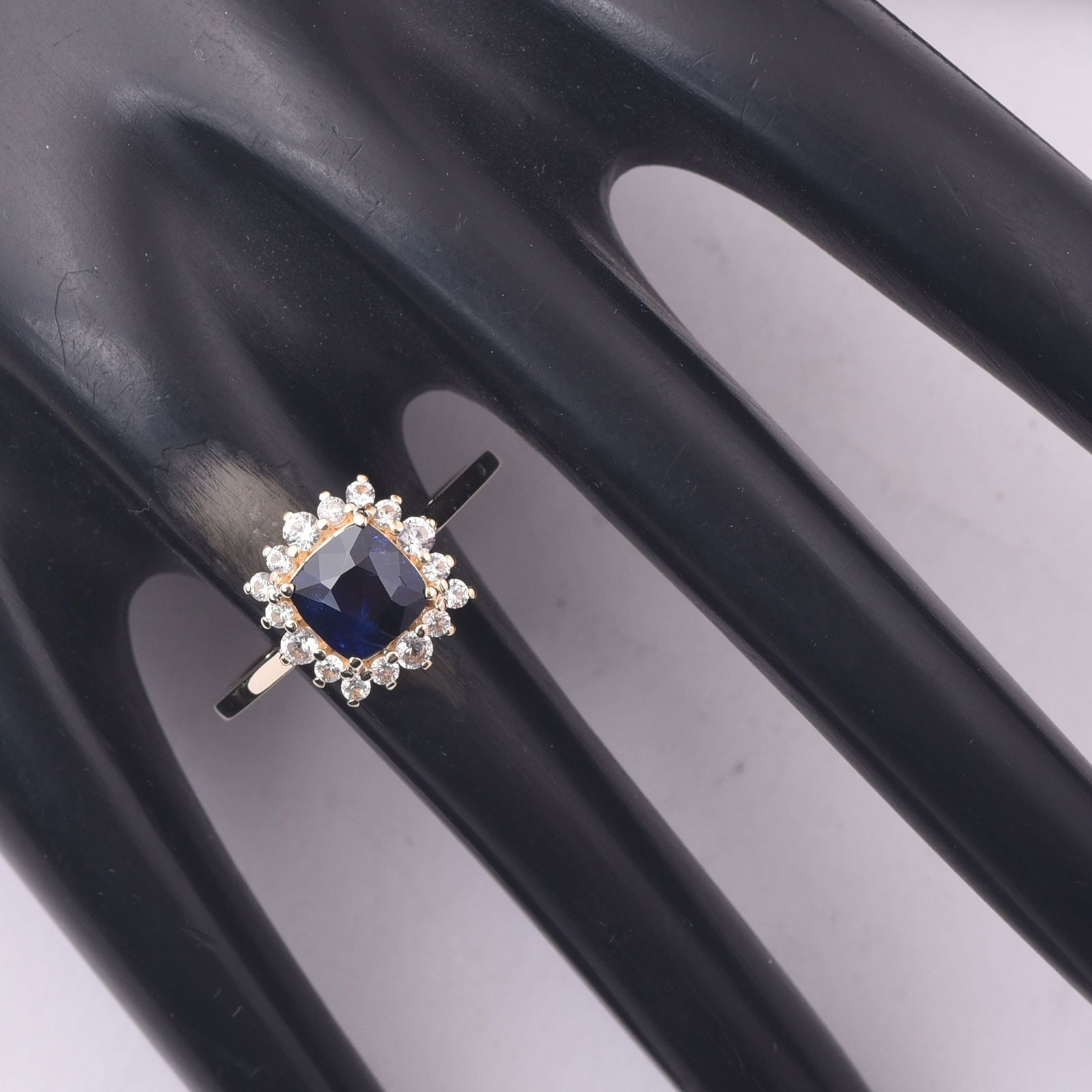 1.48 Ct Cushion Sapphire 9K Gold Ring - 2