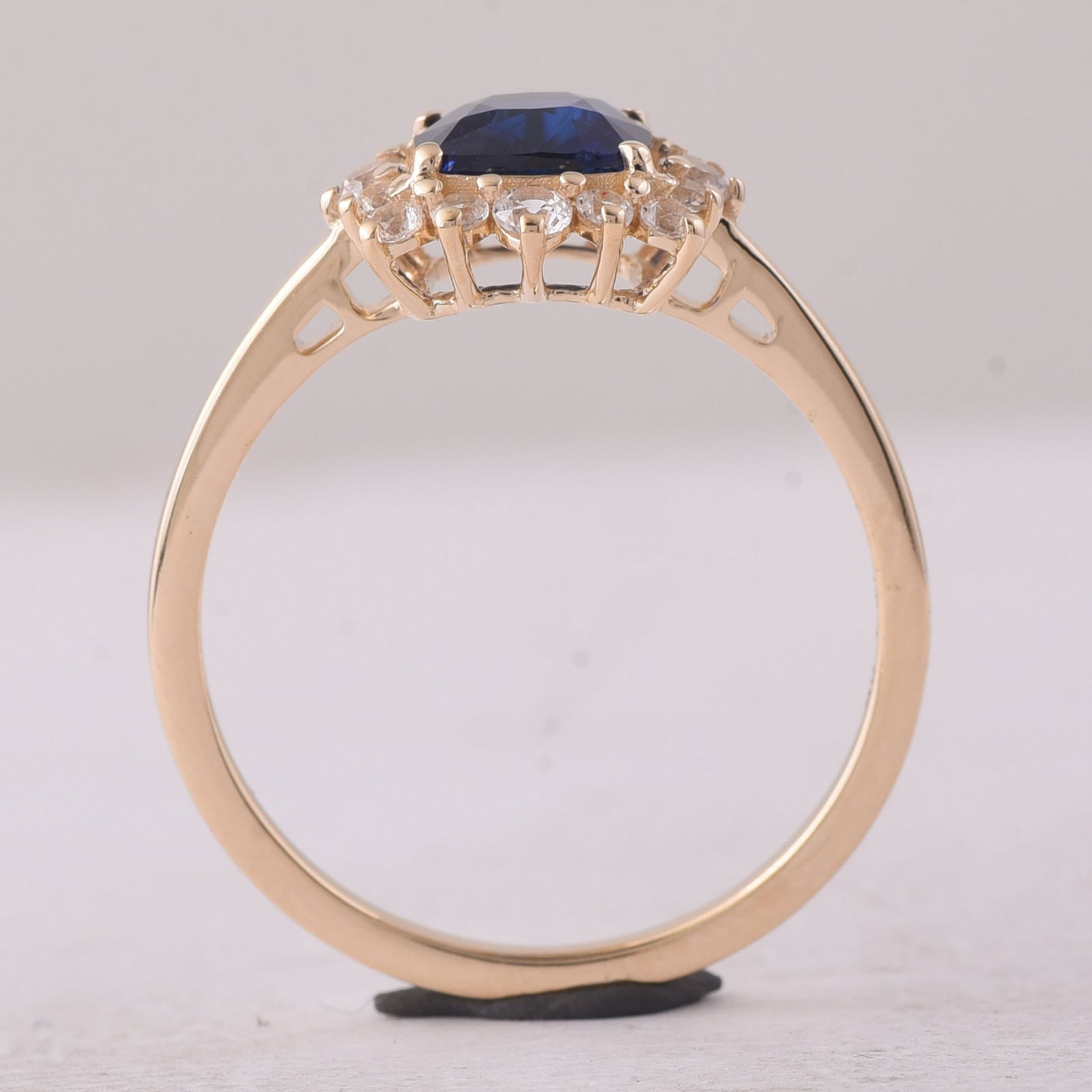 1.48 Ct Cushion Sapphire 9K Gold Ring - 3
