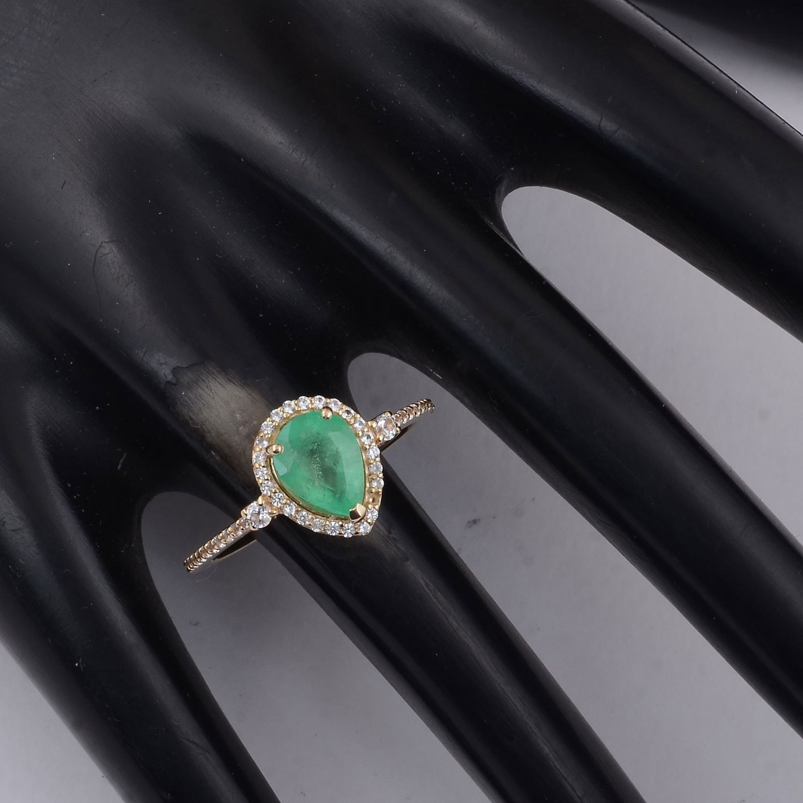 1.49 Ct Pear Emerald 9K Gold Ring - 2