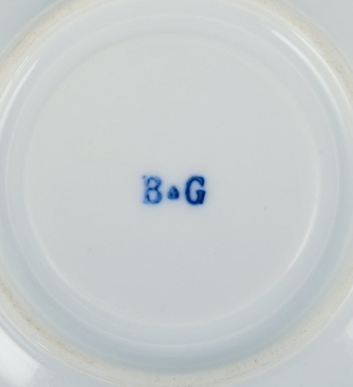 Bing & Grøndahl, a set of four antique coffee cups with high handles and saucers. Hand-painted - 7