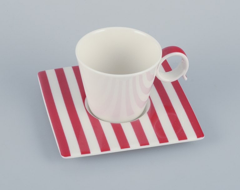 Royal Fine China, a set of five pairs of "Freshness Red" coffee cups. - 2