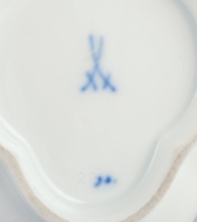 Meissen Green Ivy Vine, a large sugar bowl and a large creamer. - 7