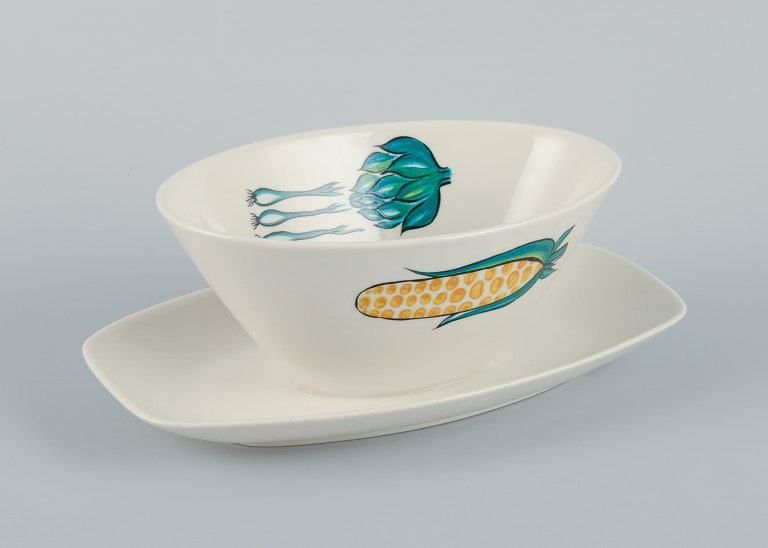 Villeroy & Boch, Luxembourg, three pieces of "Primabella", including a large bowl, a sauce boat, and - 4