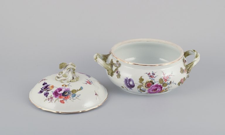 Meissen, Germany. Antique covered tureen hand-painted with polychrome flowers. - 2