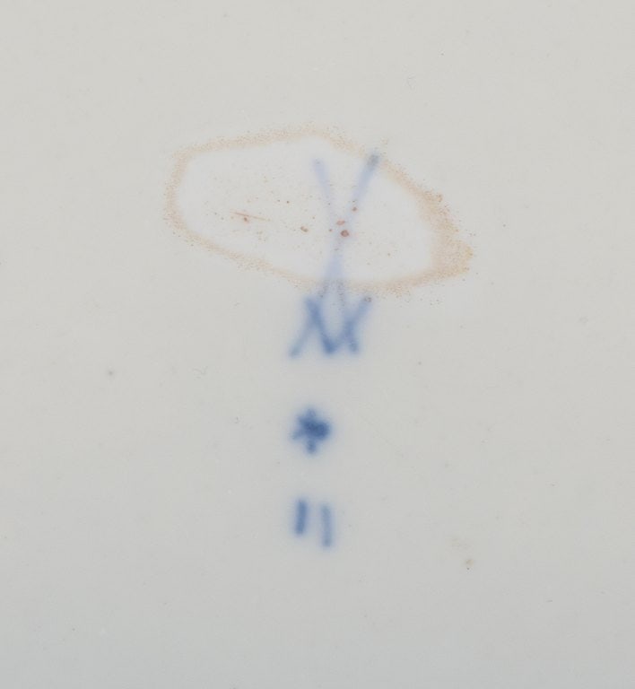 Meissen, Germany. Antique covered tureen hand-painted with polychrome flowers. - 8