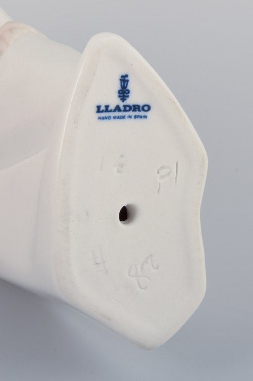 Two Lladro porcelain figurines of young women. Handcrafted. - 8