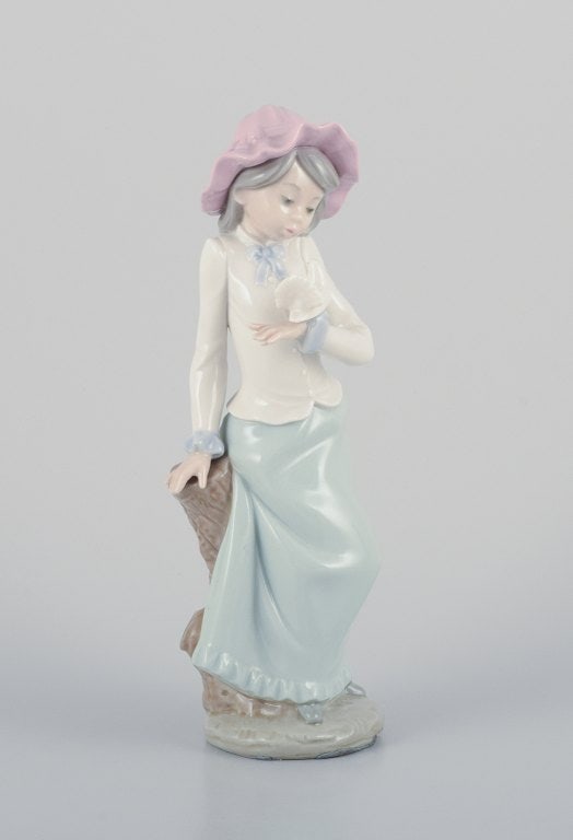 Three Nao porcelain figurines. Boys and girls with pets. - 2