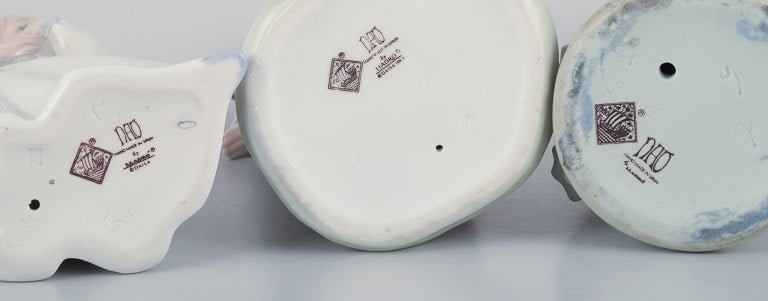 Three Nao porcelain figurines. Boys and girls with pets. - 9