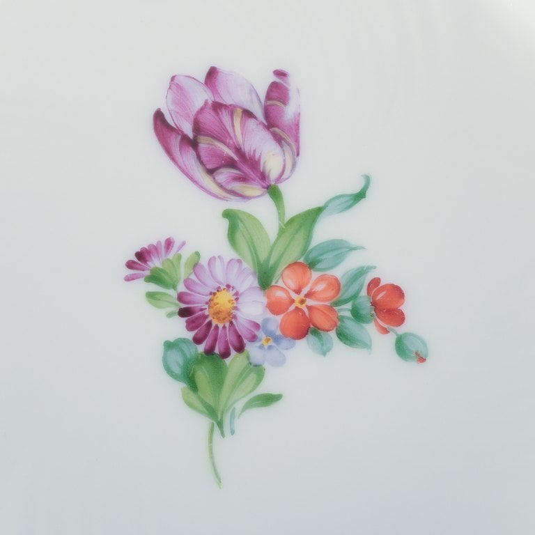 Royal Copenhagen, Saxon Flower, centrepiece hand-decorated with polychrome flowers and gold rim. - 3