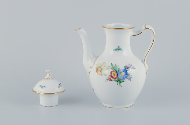 Royal Copenhagen, Saxon Flower, a coffee pot hand-decorated with polychrome flowers and gold. - 4