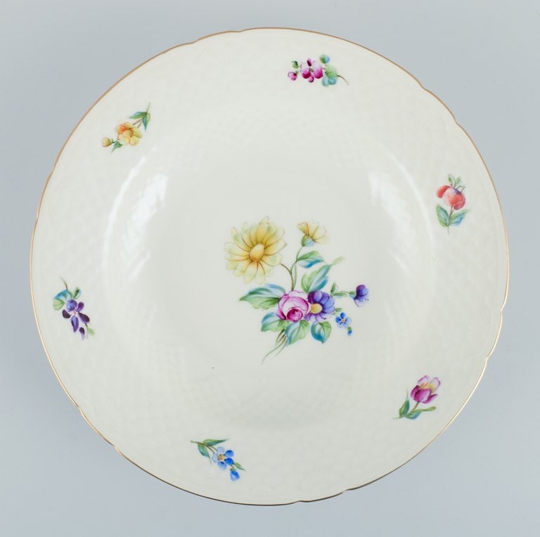 Bing & Grøndahl, Saxon Flower, a set of four deep plates hand-decorated with polychrome flowers - 2