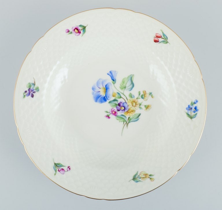 Bing & Grøndahl, Saxon Flower, a set of four deep plates hand-decorated with polychrome flowers - 5