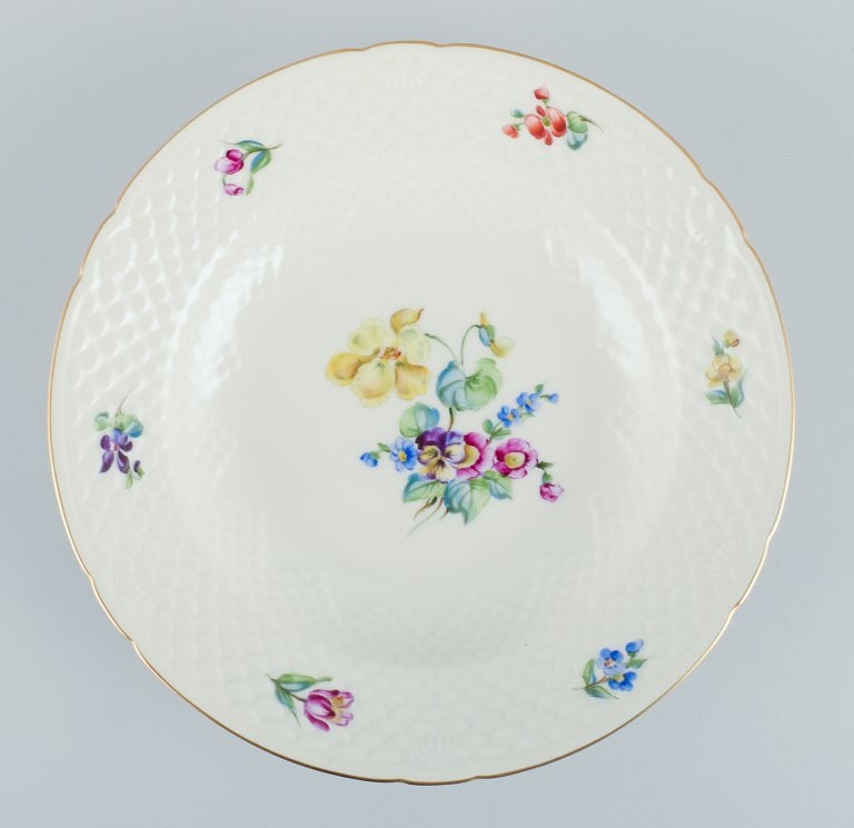 Bing & Grøndahl, Saxon Flower, a set of six deep plates hand-decorated with polychrome flowers - 4