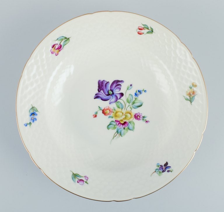 Bing & Grøndahl, Saxon Flower, a set of six deep plates hand-decorated with polychrome flowers - 5