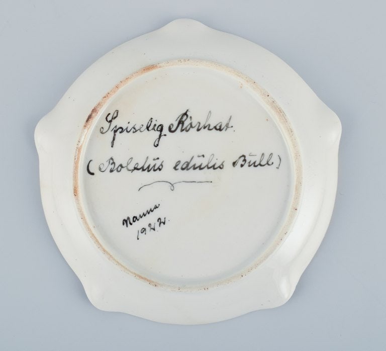 Bing & Grøndahl and others. Three hand-painted dishes depicting mushrooms, bird's nest, and - 7