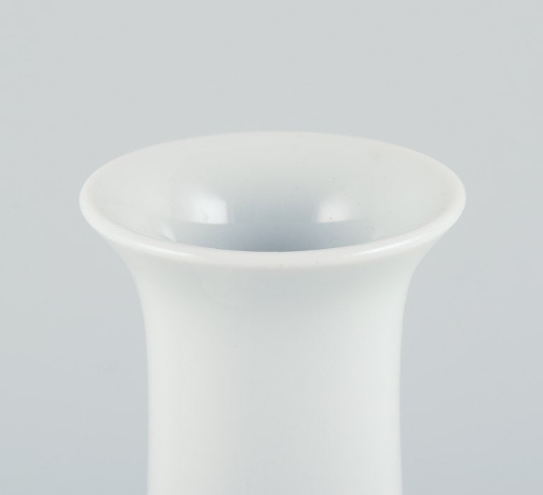 Hans Merz for Meissen, large narrow-necked porcelain vase in a modern design with geometric pattern - 4