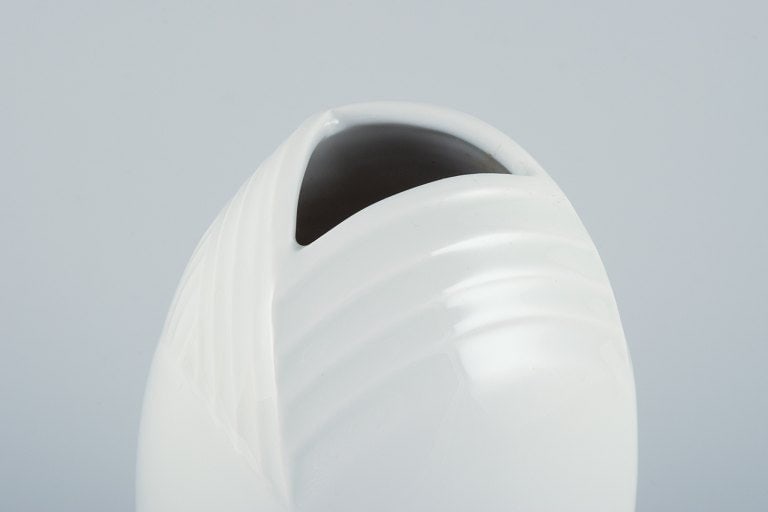 Hans Merz for Meissen, large porcelain vase in a modern design with geometric pattern and white - 4