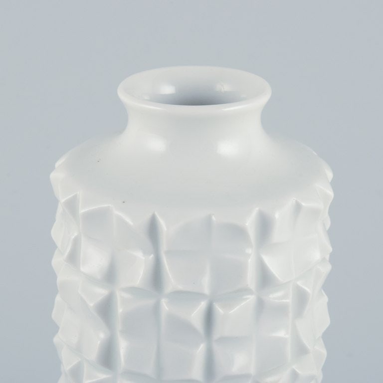 Hans Merz for Meissen, large porcelain vase in a modern design with geometric pattern and white - 4