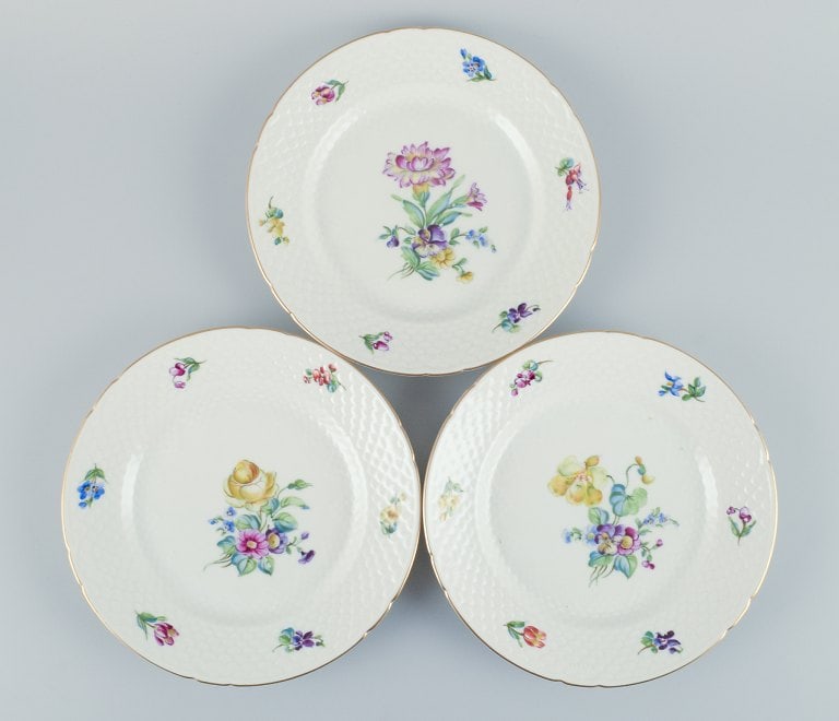Bing & Grøndahl, Saxon Flower, a set of twelve lunch plates. - 2