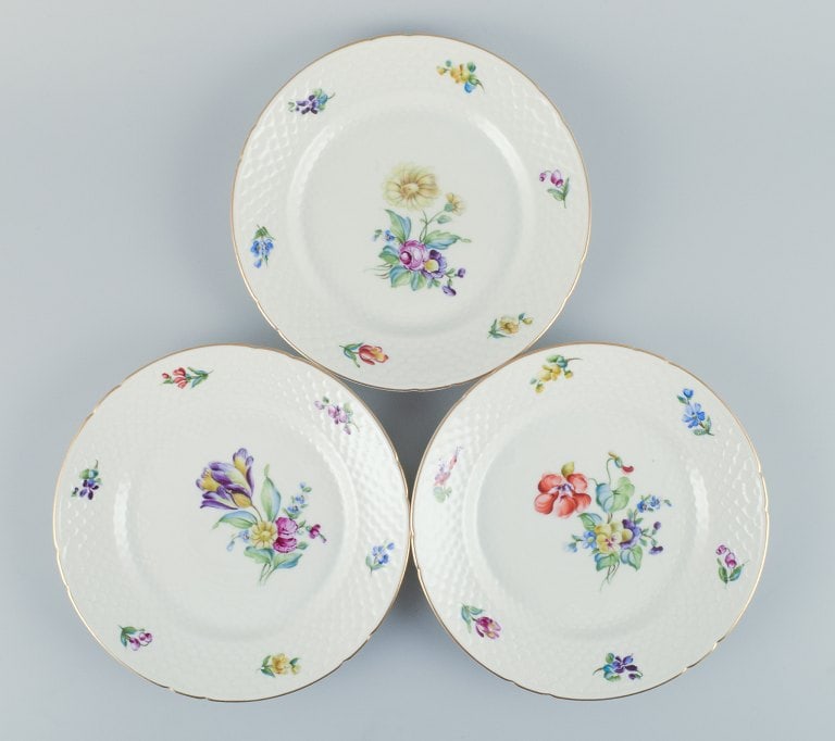 Bing & Grøndahl, Saxon Flower, a set of twelve lunch plates. - 4