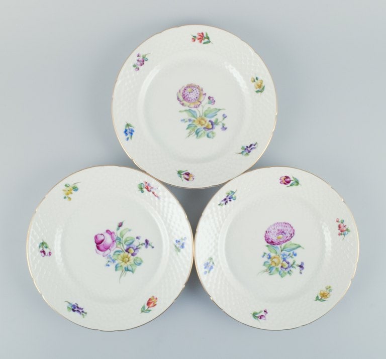 Bing & Grøndahl, Saxon Flower, a set of twelve lunch plates. - 5