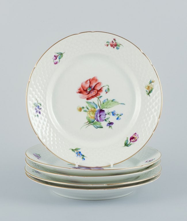 Bing & Grøndahl, Saxon Flower, a set of five lunch plates. (1 of 7)