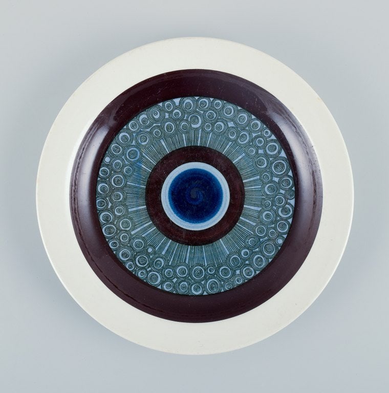 Rörstrand, Sweden, three plates and one bowl in hand-painted "Amanda" retro design. - 4