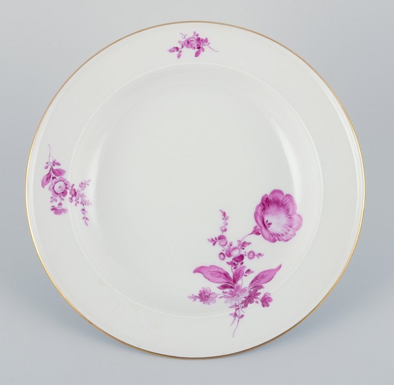 Meissen, a set of six deep porcelain plates hand-painted with flower motifs in purple. Gold - 6