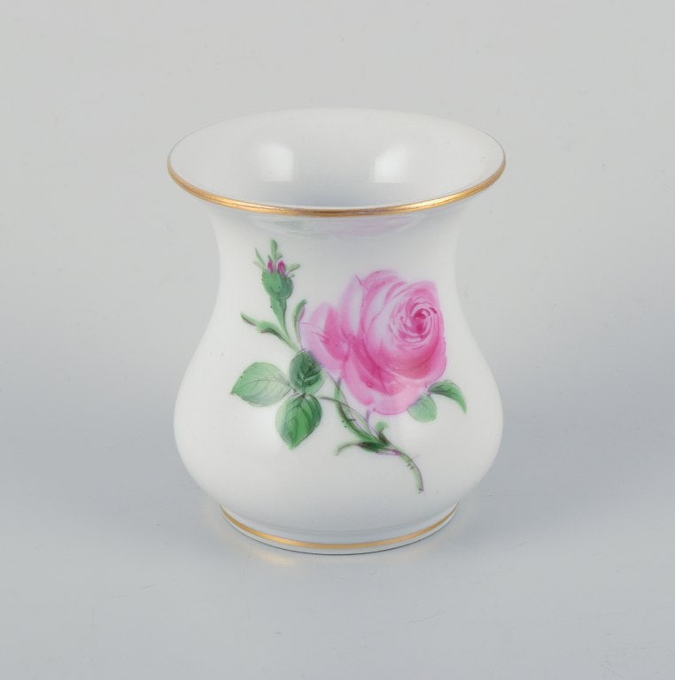 Meissen, two small "Pink Rose" porcelain vases hand-painted with pink roses. - 3