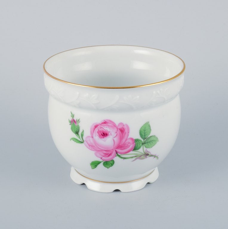 Meissen, three pieces of "Pink Rose" a plant pot, milk jug, and a tea caddy in porcelain - 4