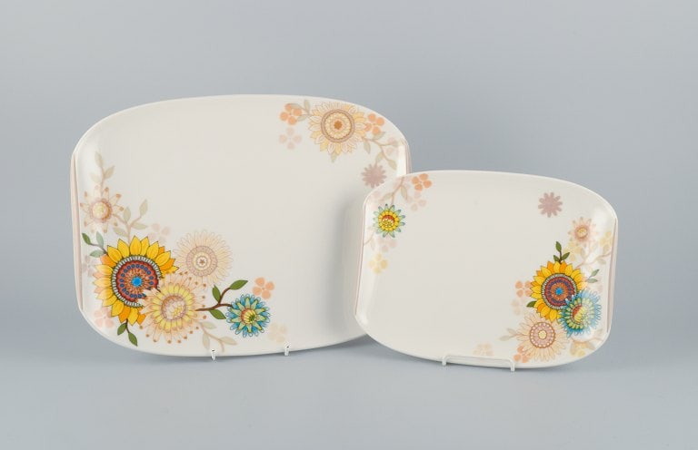 Villeroy & Boch, Luxembourg, two large "Helianthos" porcelain platters. In flower power retro style. (1 of 7)