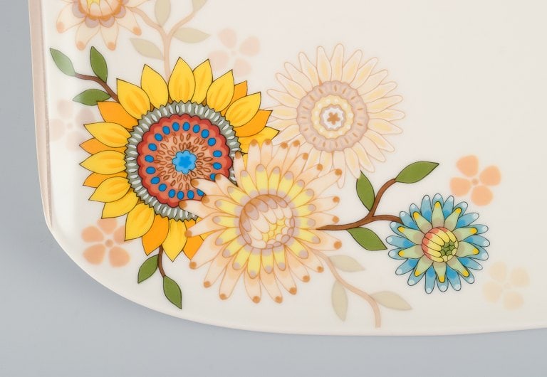 Villeroy & Boch, Luxembourg, two large "Helianthos" porcelain platters. In flower power retro style. - 3
