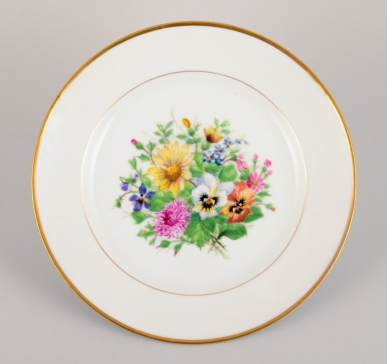 Bing & Grøndahl, four dinner plates in porcelain hand-painted with polychrome flowers and gold - 5