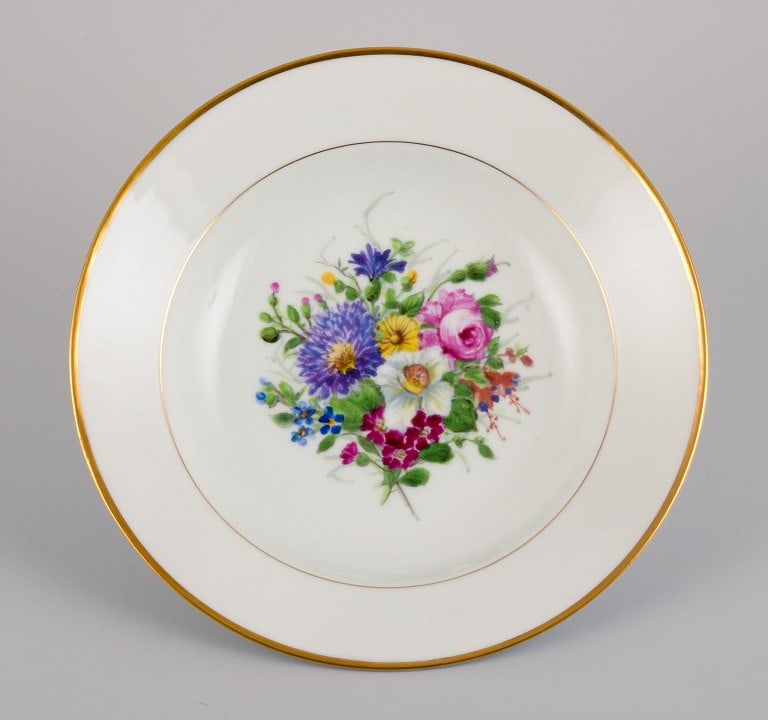 Bing & Grøndahl, eight deep plates in porcelain hand-painted with polychrome flowers and gold - 3