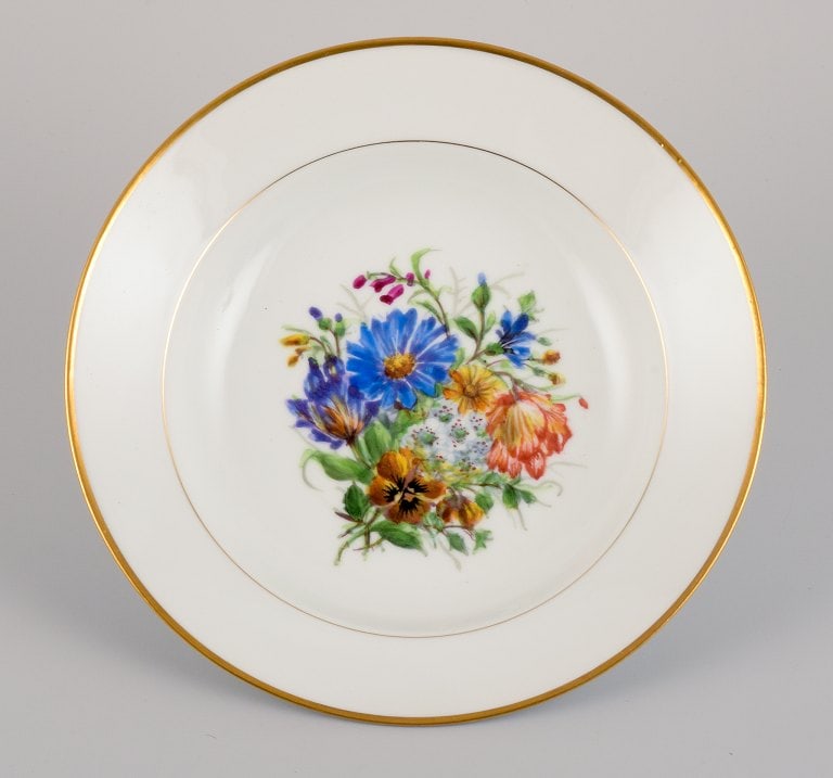Bing & Grøndahl, eight deep plates in porcelain hand-painted with polychrome flowers and gold - 5